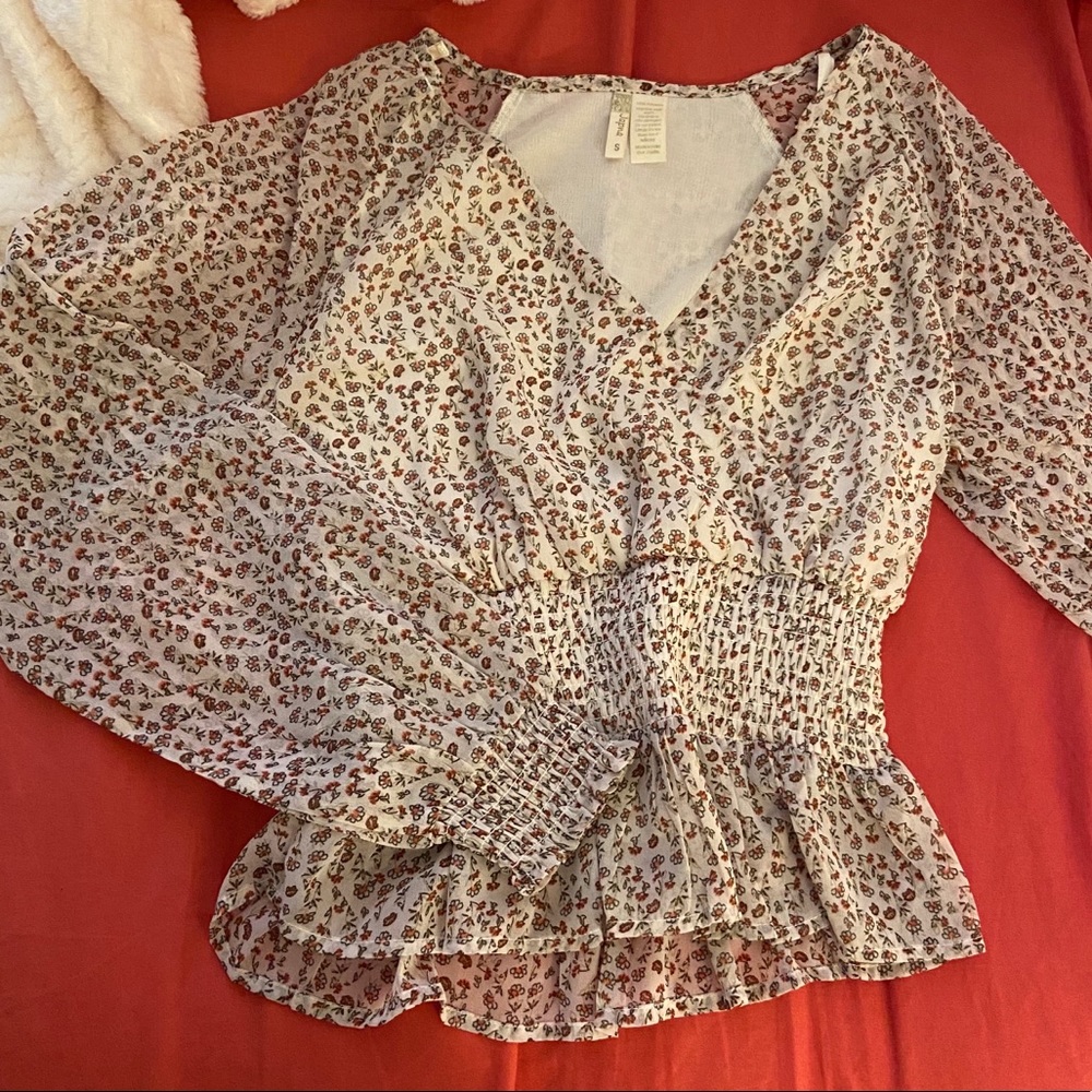 Cute flowy and cinched floral top - Japna